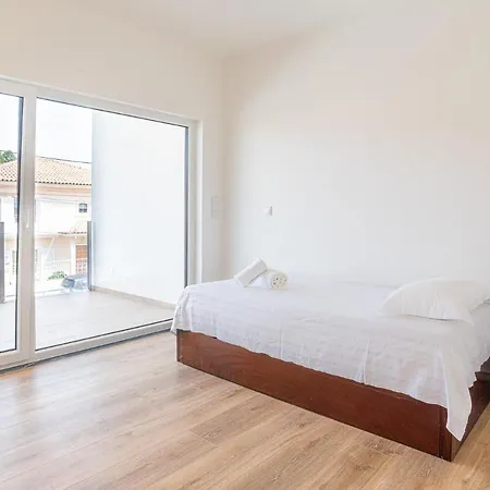 Villa Cuca Aroeira (Setubal)